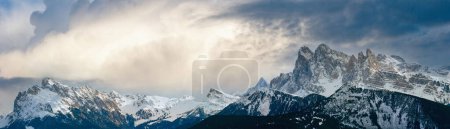 Téléchargez les photos : Beau panorama de montagne d'hiver. Vue de Rittner Horn (Italie)
). - en image libre de droit