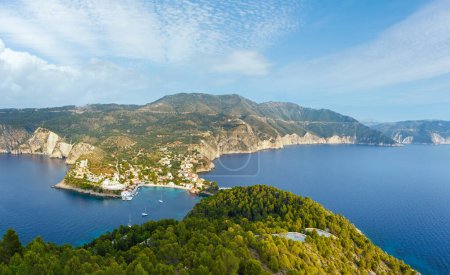 Téléchargez les photos : Vue mer d'été de la péninsule d'Assos (Grèce, Céphalonie, Mer Ionienne
). - en image libre de droit