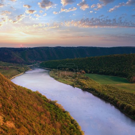 Foto de Top picturesque spring view of the Dnister river bend canyon. Ternopil region, Ukraine, Europe. Peoples unrecognizable. - Imagen libre de derechos