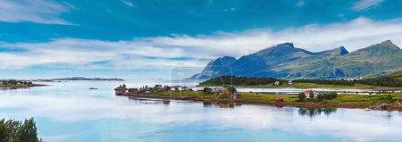 Téléchargez les photos : Soirée nuageuse d'été Ersfjorden panorama (Norvège, Lofoten
). - en image libre de droit