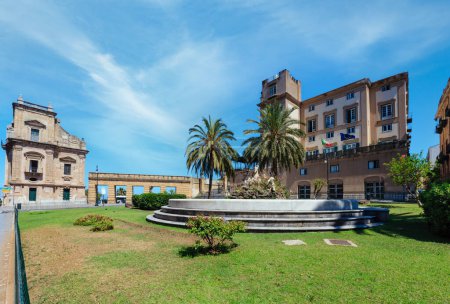 Téléchargez les photos : Porta Felice une porte monumentale de Palerme, Sicile, Italie
. - en image libre de droit