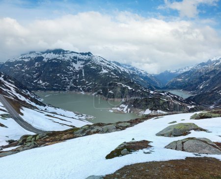 Foto de Vista desde la cumbre del paso mirando hacia el norte sobre el Grimselsee, Grimsel Hospice y Raterichsbodensee (Suiza, Alpes berneses
). - Imagen libre de derechos