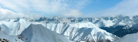 Téléchargez les photos : Matin hiver Silvretta Alpes paysage. Station de ski Silvrettaseilbahn AG Ischgl, Tyrol, Autriche. Panorama. Tous les gens sont méconnaissables
. - en image libre de droit