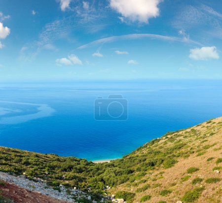 Téléchargez les photos : Matin été Mer Ionienne vue de dessus avec plage, Albanie - en image libre de droit