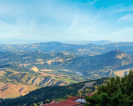 Téléchargez les photos : Vue du matin depuis les collines de Saint-Marin (la plus ancienne république du monde)
) - en image libre de droit