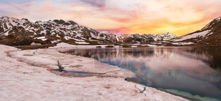 Téléchargez les photos : Alpes d'été lac de montagne Lago della Piazza panorama (Suisse, Passo del San Gottardo
) - en image libre de droit