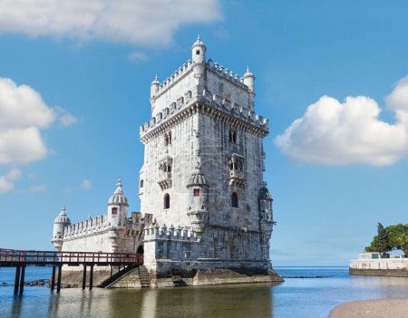 Téléchargez les photos : Tour Belem (ou Tour de Saint Vincent) sur la rive du Tage à Lisbonne, Portugal. Construit entre 1515 et 1521 par Francisco de Arruda
. - en image libre de droit