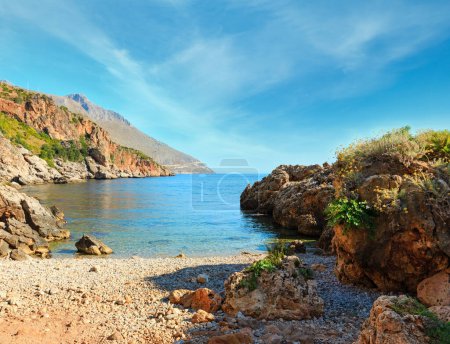 Foto de Paradise sea bay with azure water and beach (Zingaro Nature Reserve Park, provincia de Trapani, Sicilia, Italia)
). - Imagen libre de derechos