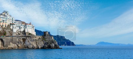 Foto de View of the Amalfi Coast in Campania, Italy. - Imagen libre de derechos