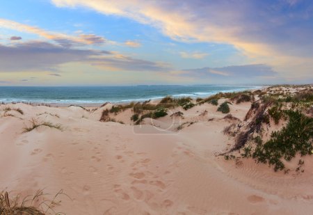 Téléchargez les photos : Plage de sable Praia Cova de Alfarroba (Peniche, Portugal)
). - en image libre de droit