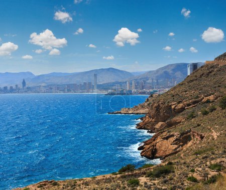 Téléchargez les photos : Vue d'été sur la côte de Benidorm (Costa Blanca, Alicante, Espagne)
). - en image libre de droit