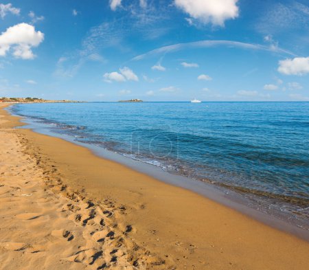 Téléchargez les photos : Isola delle Correnti et Capo Passero été plage de sable fin (Portopalo, Syracuse, Sicile, Italie), le point le plus au sud de la Sicile
. - en image libre de droit