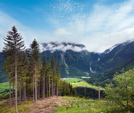 Téléchargez les photos : Alpes belle cascade de montagne Krimml (Autriche, Tyrol) vue d'été - en image libre de droit