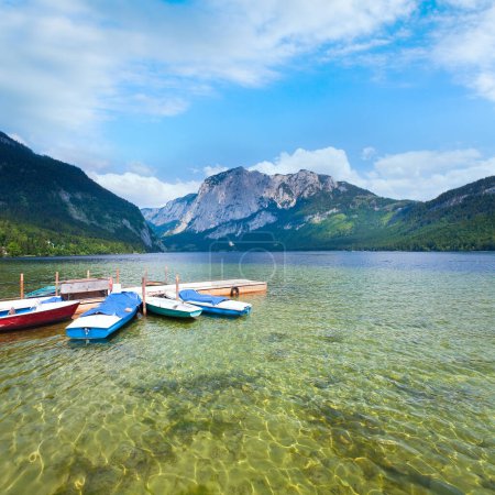 Foto de Hermosa vista del lago alpino Altausseer verano (Austria
) - Imagen libre de derechos