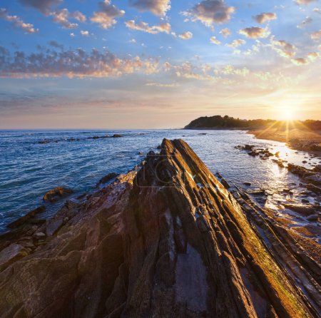 Téléchargez les photos : Coucher de soleil vue sur la mer depuis la plage (près de Saint-Jean-de-Luz, France, Golfe de Gascogne
). - en image libre de droit