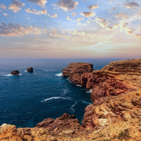 Foto de Verano Vista de la costa rocosa atlántica, Aljezur, Algarve, Costa Vicentina, Portugal
. - Imagen libre de derechos