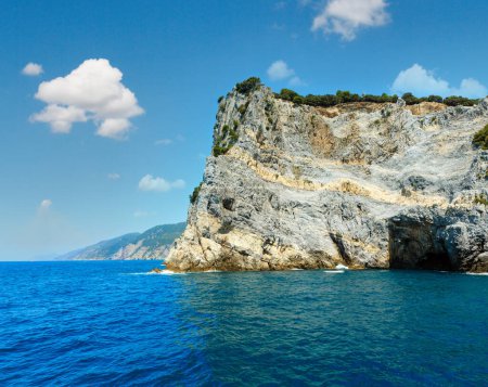 Foto de Hermosa costa rocosa del mar de la isla Palmaria cerca de Portovenere (Golfo de los Poetas, Parque Nacional Cinque Terre, La Spezia, Liguria, Italia
) - Imagen libre de derechos