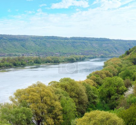 Foto de Top pintoresca vista del cañón del río Dnister. Spring, Ustechko, Región de Ternopil, Ucrania, Europa
. - Imagen libre de derechos