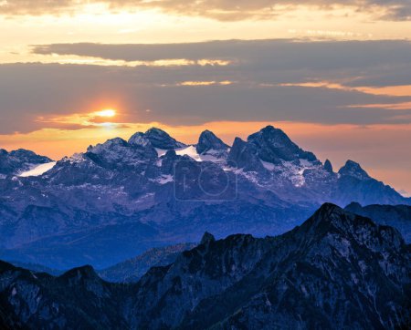 Téléchargez les photos : Vue pittoresque sur les Alpes d'automne depuis le point de vue de Schafberg, Salzkammergut, Haute-Autriche
. - en image libre de droit