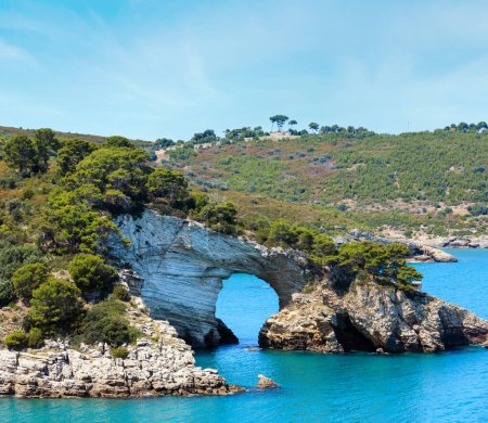Foto de Summer Architello (Arco) de San Felice en la península de Gargano en Puglia, Italia - Imagen libre de derechos