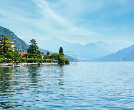 Téléchargez les photos : Lac de Côme (Italie) vue d'été depuis le bateau - en image libre de droit