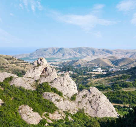 Foto de Verano nublado vista a la montaña (Crimea, Ucrania
) - Imagen libre de derechos
