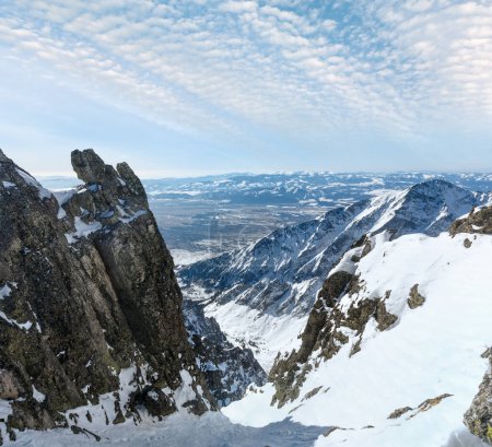 Téléchargez les photos : Paysage montagneux rocheux d'hiver (Tatranska Lomnitsa, Hautes Tatras, Slovaquie
). - en image libre de droit