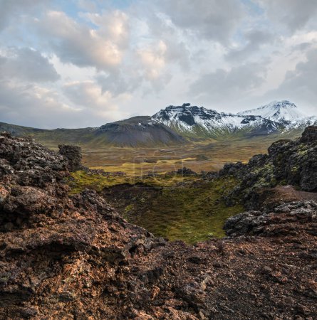Téléchargez les photos : Spectacular volcanic view from Saxholl Crater, Snaefellsnes peninsula, West Iceland. Snaefellsjokull snowy volcano top in far. - en image libre de droit