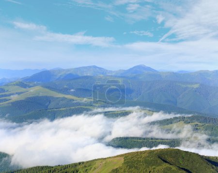 Téléchargez les photos : Paysage montagneux nuageux d'été (Ukraine, Carpates
) - en image libre de droit
