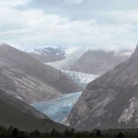 Téléchargez les photos : Vue dégagée sur le glacier Nigardsbreen en été, Jostedal, Norvège - en image libre de droit