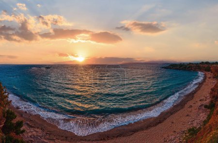Téléchargez les photos : Coucher de soleil sur la mer depuis la plage de Mytikas (Grèce, Leucade, Mer Ionienne
). - en image libre de droit