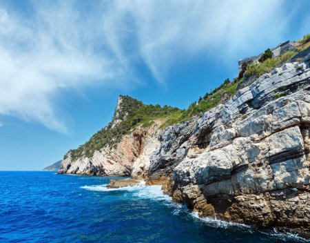 Téléchargez les photos : Belle vue sur la mer rocheuse depuis la mer (Portovenere, près de Cinque Terre, Ligurie, Italie
) - en image libre de droit