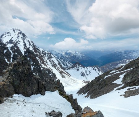 Téléchargez les photos : Vue dégagée sur la montagne depuis la station supérieure de téléski Karlesjoch (3108m., près de Kaunertal Gletscher à la frontière Autriche-Italie)
) - en image libre de droit