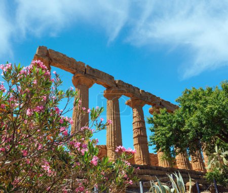 Téléchargez les photos : Temple de Junon dans la célèbre Vallée des Temples de la Grèce antique, Agrigente, Sicile, Italie. - en image libre de droit