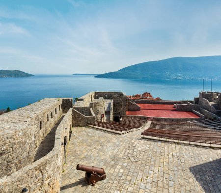 Foto de Forte Mare castillo vista de verano y la bahía de Kotor (Herceg Novi, Montenegro
) - Imagen libre de derechos