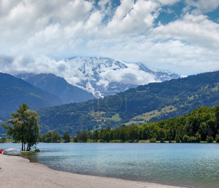 Lake passy und mont blanc Bergmassiv Sommer Blick (Chamonix, Frankreich).