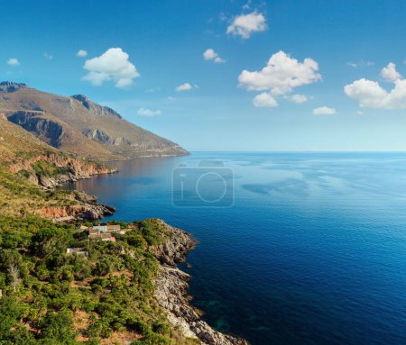 Paysage marin paradisiaque depuis le sentier côtier du parc naturel de Zingaro, entre San Vito lo Capo et Scopello, province de Trapani, Sicile, Italie
