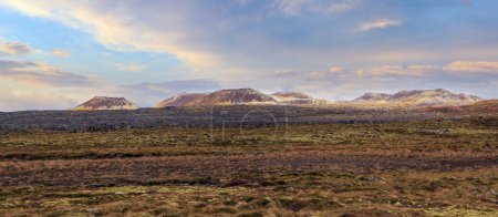 Téléchargez les photos : Spectaculaire vue volcanique depuis le cratère volcanique de Saxholl, péninsule de Snaefellsnes, parc national de Snaefellsjokull, ouest de l'Islande. - en image libre de droit