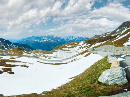 Foto de Verano (junio) Panorama de los Alpes (vista desde Grossglockner High Alpine Road). Tres disparos puntada imagen
. - Imagen libre de derechos