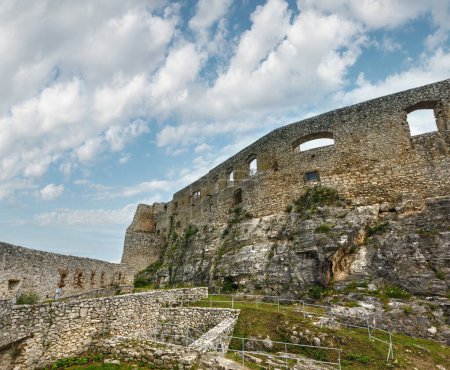 Téléchargez les photos : Les ruines de Spis Castle (ou Spissky hrad) dans l'est de la Slovaquie. Construit au XIIe siècle
. - en image libre de droit