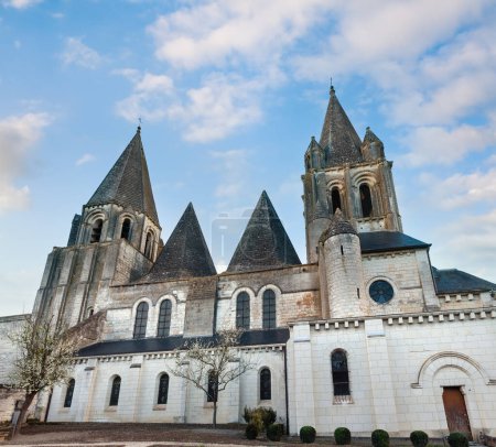 Foto de Iglesia Colegiata Saint-Ours Loches (Francia). Fundada entre 963 y 985
. - Imagen libre de derechos
