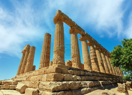 Téléchargez les photos : Temple de Junon dans la célèbre vallée des temples de la Grèce antique, Agrigente, Sicile, Italie. Site du patrimoine mondial de l'UNESCO
. - en image libre de droit