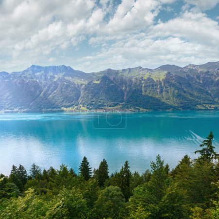 Lago Brienz (o Brienzersee) vista de la tarde de verano (Suiza
).