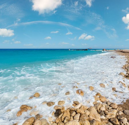 Téléchargez les photos : Bel été côte de Leucade plage pierreuse, Grèce, Mer Ionienne - en image libre de droit