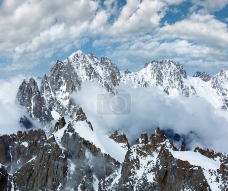 Mont Blanc massif montagneux paysage estival (vue depuis Aiguille du Midi Mont, France
 )
