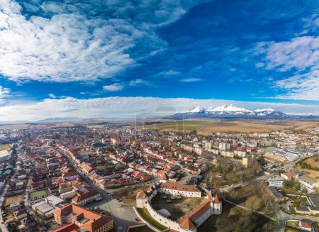 Die Stadt Kezmarok mit Blick auf die Hohe Tatra, Slowakei