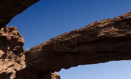 Téléchargez les photos : Parois verticales spectaculaires de Barranco Hondo, Deep Ravine, Gran Canaria, Îles Canaries, rocher Arc arco de Coronadero - en image libre de droit