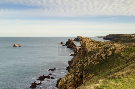 Parte costera de Cantabria en el norte de España, erosionada Costa Quebrada, es decir, la Costa Rota