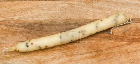 Téléchargez les photos : Produit d'Espagne - bâtonnet de fromage de chèvre à pâte dure avec grains de poivre entiers produits om Fuerteventura - en image libre de droit