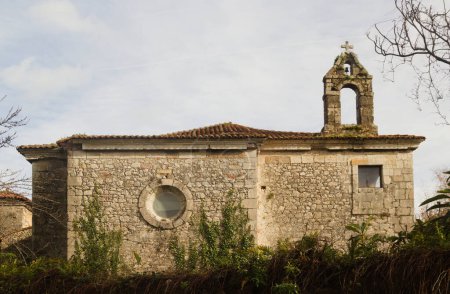 Téléchargez les photos : Llanes, chapelle Capilla del Palacio de los Posada El Cercau, Espagne, Asturies - en image libre de droit